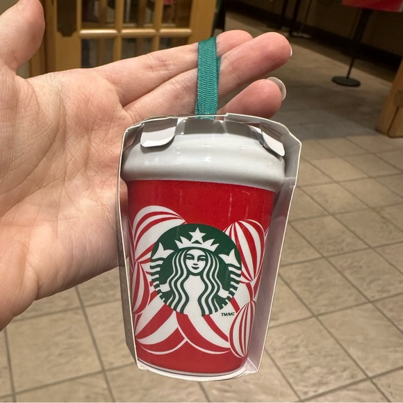 Starbucks Star Keychain Lid Stopper 2024 - Picture 10 of 14